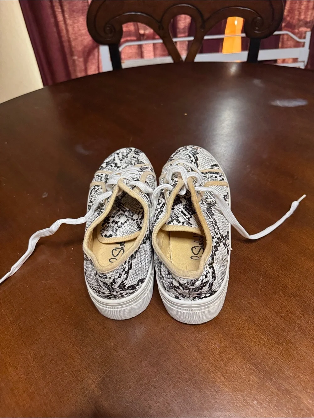 La Sheelah stylish lace